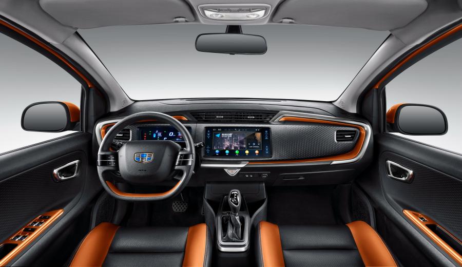 Торпедо Geely Vision X1 (V01) 2017 года  (фото 6 из 15)